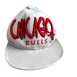- Vintage New Era Chicago Bulls Snapback hat